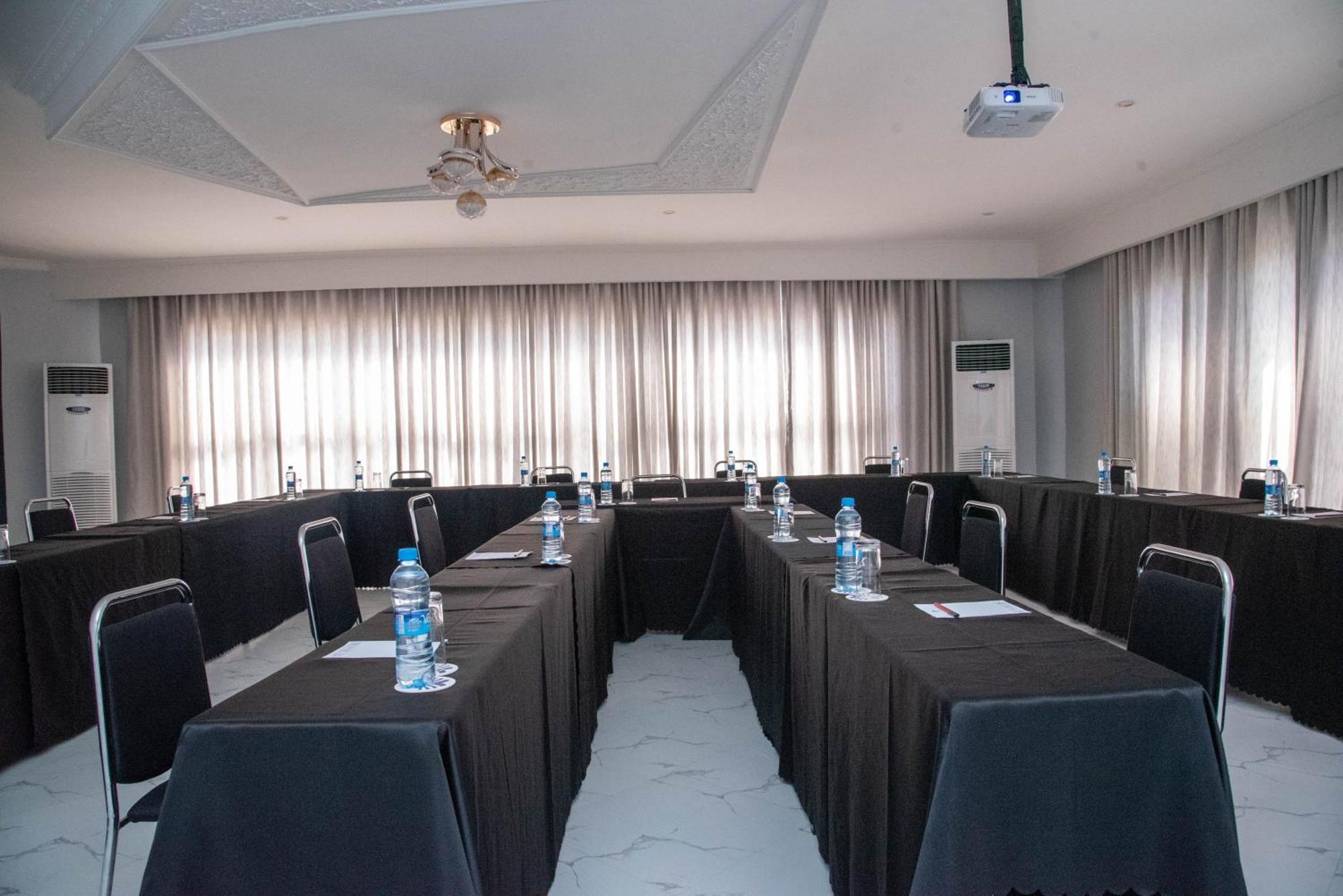 Mika Hotel Kabulonga Лусака Экстерьер фото